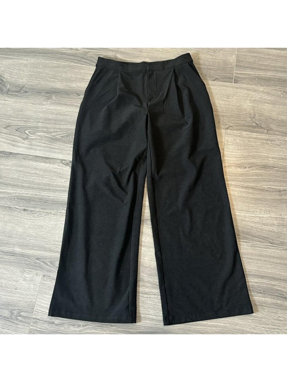 Vuori Pants Women M Black Elevation Trouser Wide Leg Knit Pleated Stretch Casual